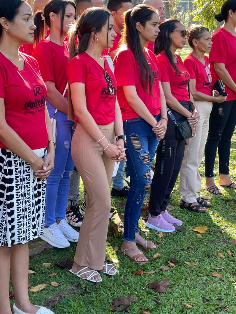 RBodano14539's tweet photo. Graduación del Diplomado en Dirección y Gestión Empresarial.  Sitio histórico de las batallas de Santo Domingo a unos pocos kilómetros de la Comandancia de La Plata. #SomosVallerojo https://t.co/qidW2HiBce