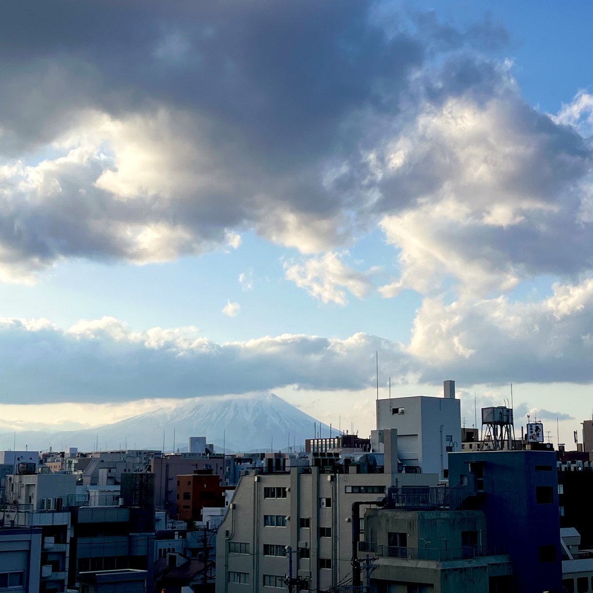 やひろ tweet media