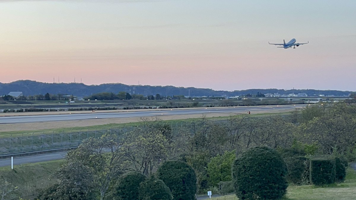 AE53898771's tweet image. 行ってらっはい〜👋🏻゛
 #富山空港  #TOY