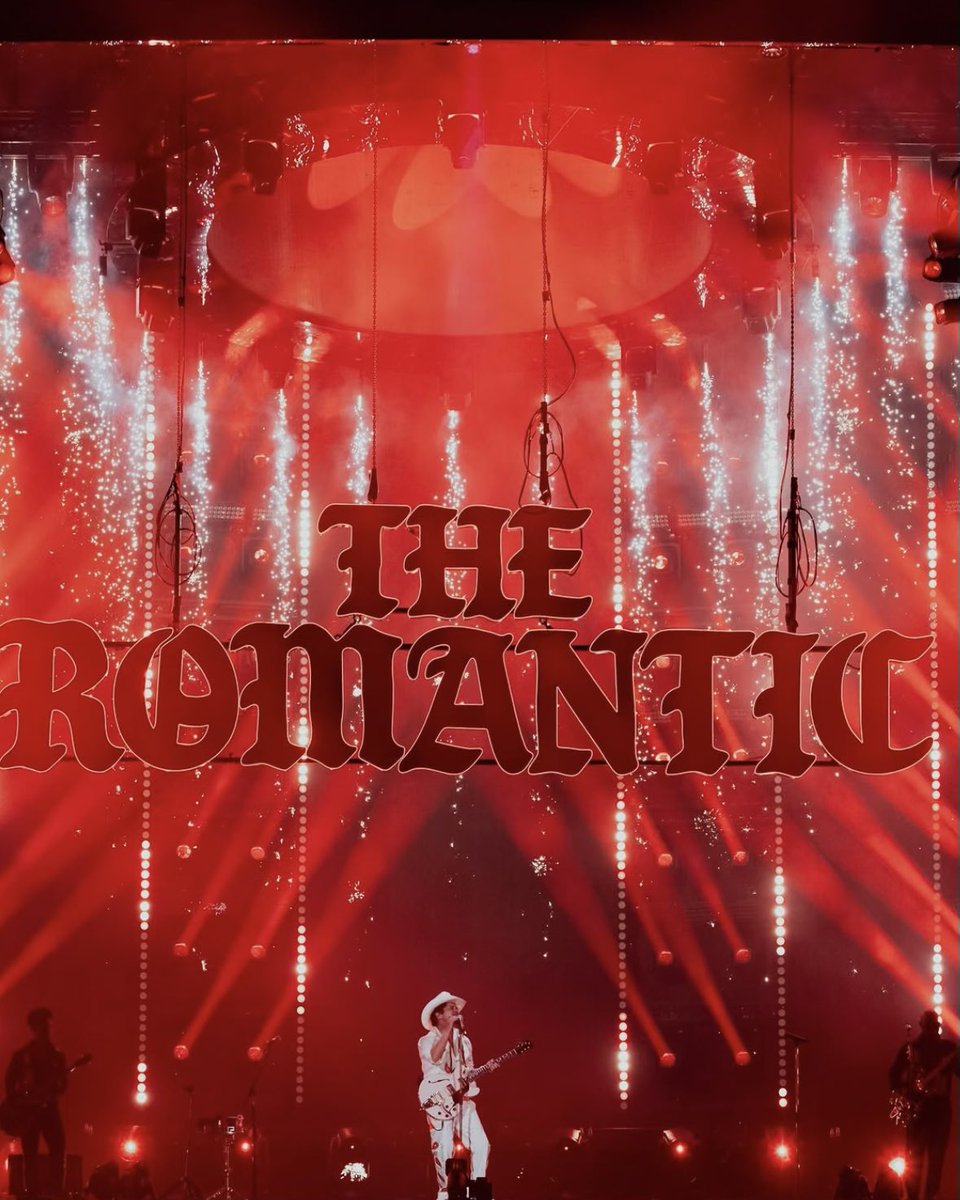 LBMBrasil's tweet photo. A tour “ The Romantic” traz um lado do Bruno incrível né ? Olhem esses cenários, essa nova era tá incrível !! 

@BrunoMars https://t.co/lySA4FTE2f