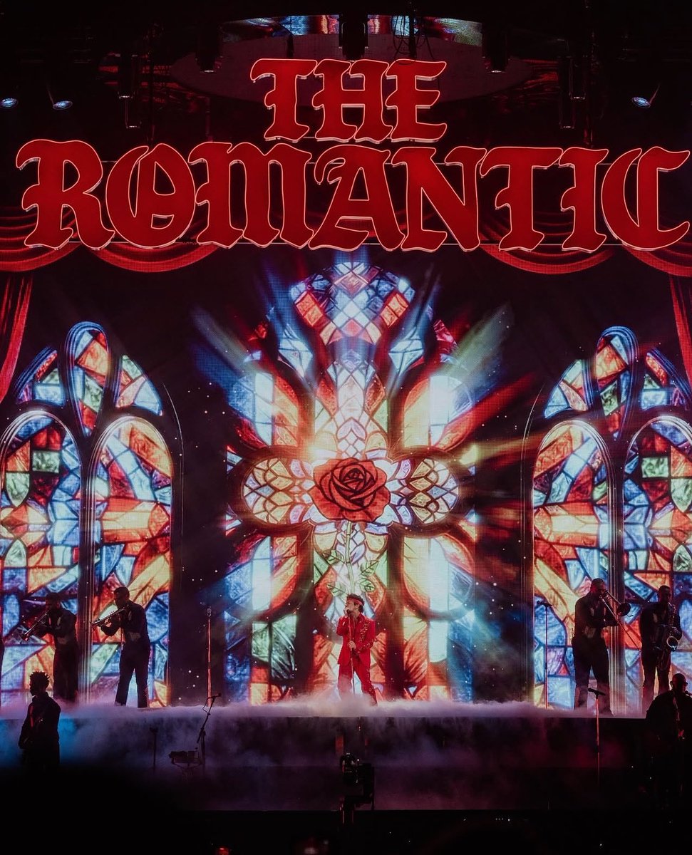 LBMBrasil's tweet photo. A tour “ The Romantic” traz um lado do Bruno incrível né ? Olhem esses cenários, essa nova era tá incrível !! 

@BrunoMars https://t.co/lySA4FTE2f