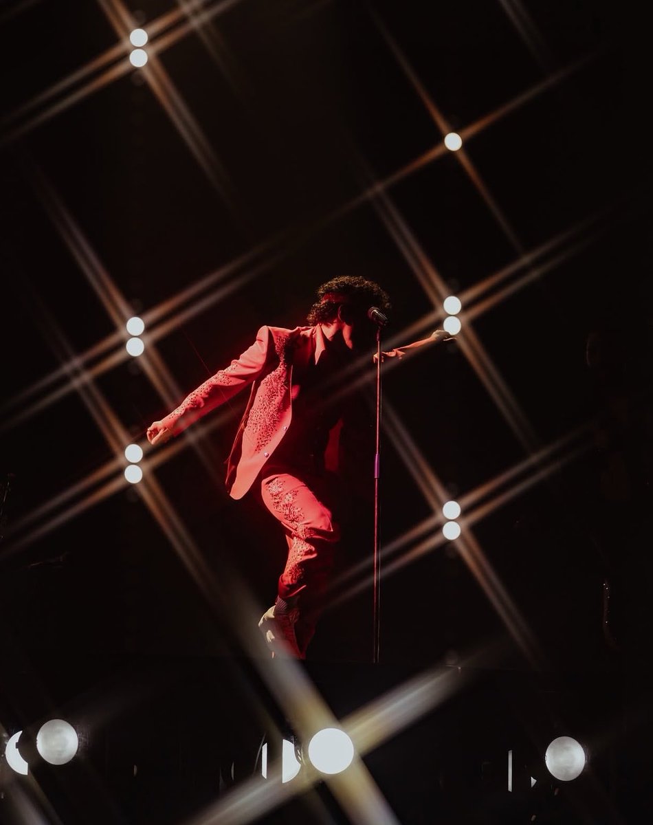 LBMBrasil's tweet photo. A tour “ The Romantic” traz um lado do Bruno incrível né ? Olhem esses cenários, essa nova era tá incrível !! 

@BrunoMars https://t.co/lySA4FTE2f