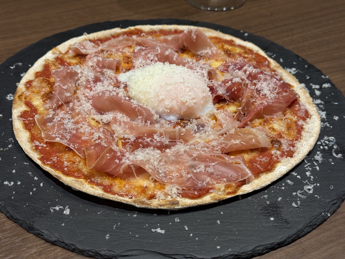 pyxm_'s tweet photo. 付き合って1年の記念のご飯🥂 https://t.co/fGhVSq9XJ8