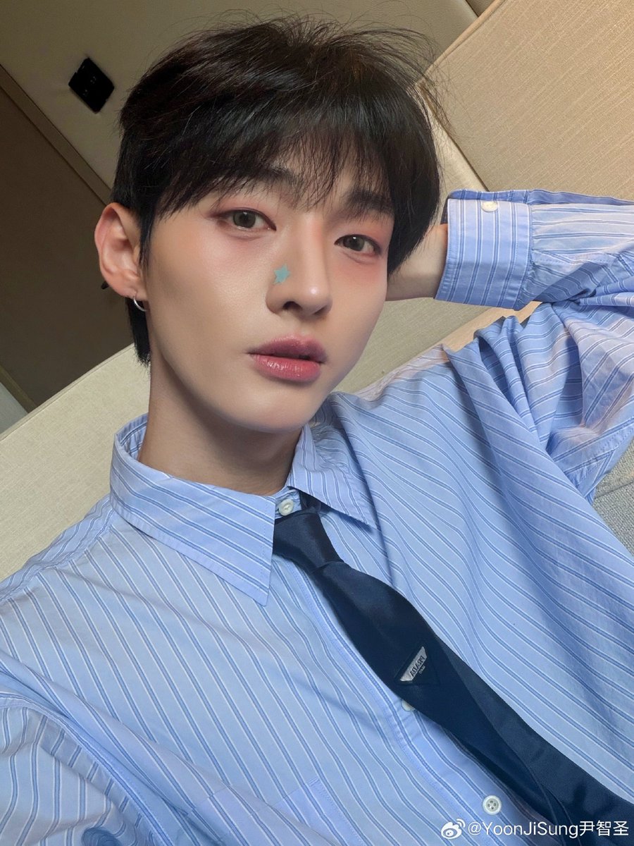 일간 윤지성 tweet media