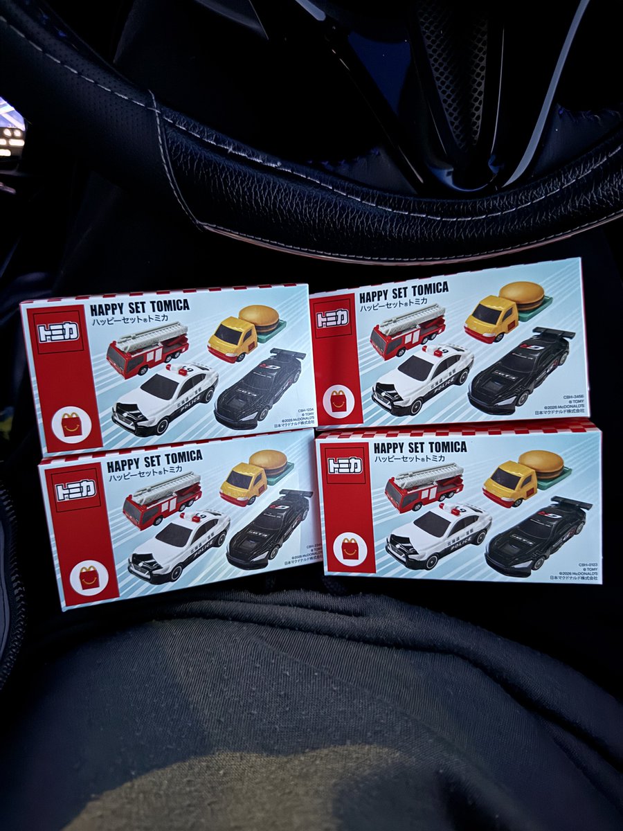 狙ってるのが当たらなくて
ダメ元で
店員に言ったら
選ばせてもらえました✋
コンプリートできたー㊗️🎉
高校生のアルバイトくんありがとう😊