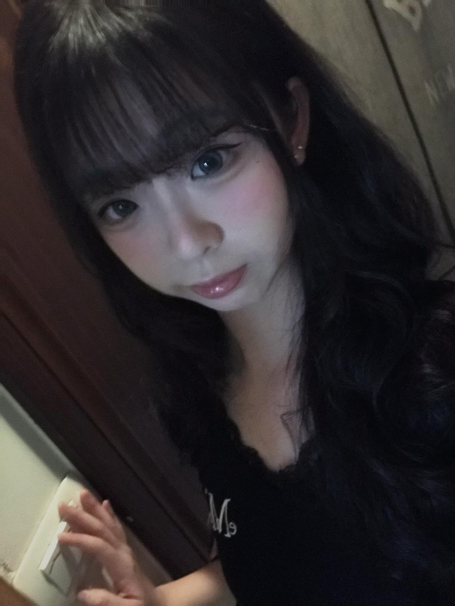 吃一顆草莓呀 tweet media