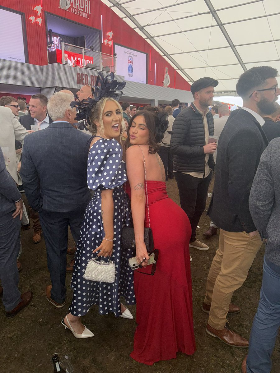 miawatsonx's tweet photo. Left with a broken foot 🫶🏻🫶🏻🫶🏻 https://t.co/WrTqqr8r9P