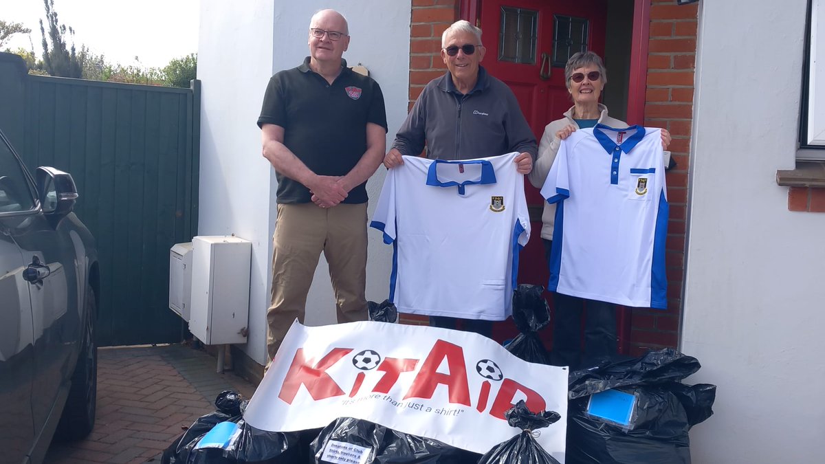 1KevinRyder's tweet photo. @KitAid Another lovely donation, great to meet Paul Tibble from Bridport Bowls Club, and receive these great crisp, new shirts, and many other items! https://t.co/qGUTKc3Syi