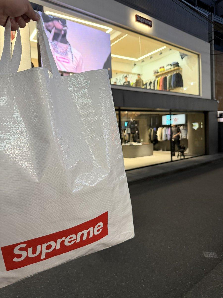 KARA6sango's tweet image. 散財💸

#Supreme
#シュプリーム