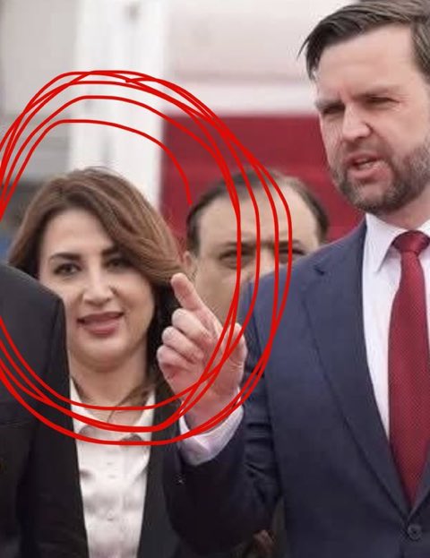 ڈی جے وانس اپنی بچی ساتھ لیکر آئے تھے۔ لہذا نانی کی تمام محنت ضائع ہوگئ 😝😂😂😂