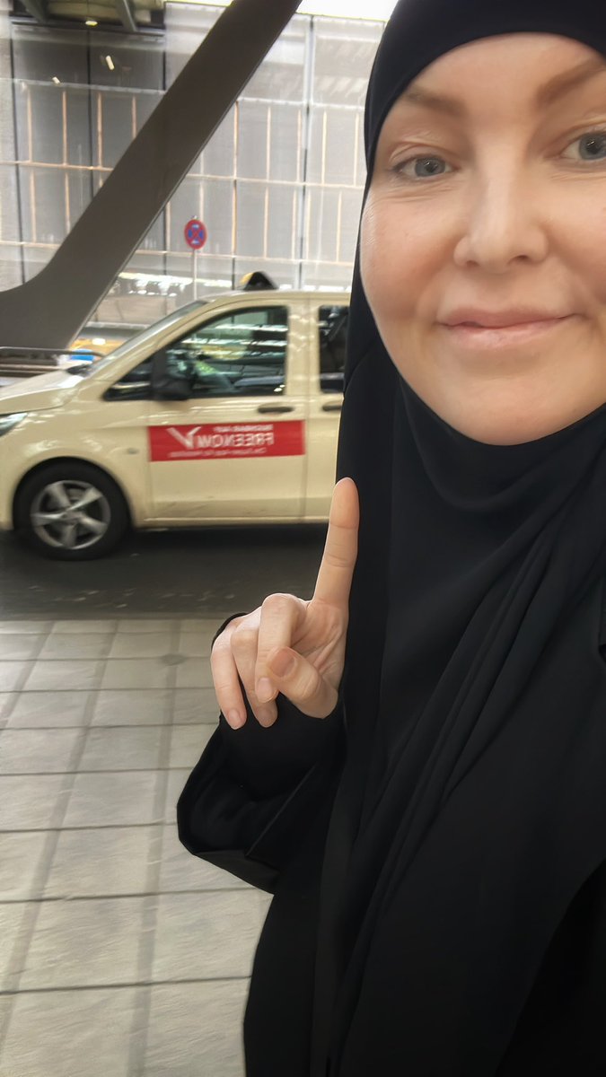 HannaHansen's tweet image. Salam alaikum #Deutschland.
„Und verzweifelt nicht… ihr werdet die Oberhand haben, wenn ihr gläubig seid.“ (3:139)
Wir bleiben standhaft. #AllahuAkbar #Islam #Köln #Dawa