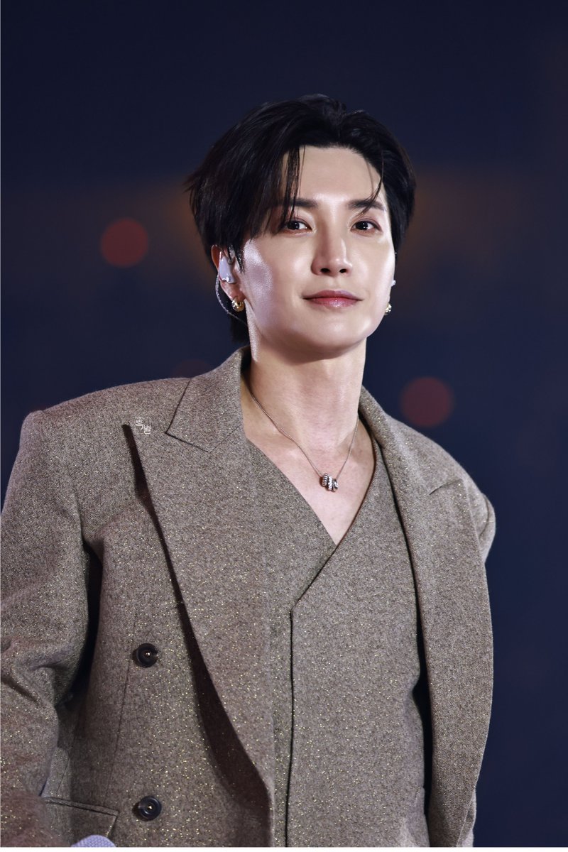 260403 슈퍼쇼10 SJ-CORE 

오빠 눈동자에서 길 잃은지 21년...아직도 헤메는중 

#SUPERSHOW10 #SJCORE #SUPERJUNIOR 
#LEETEUK #슈퍼주니어 #이특 #특별하게_사랑해