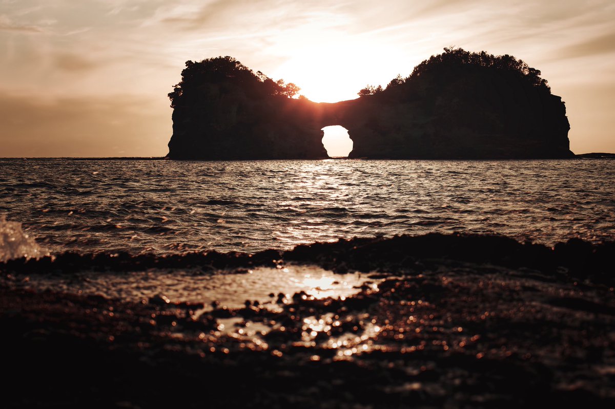 Fnachi0135's tweet photo. ふたば祭出展作品
『煌々』

📸Lumix S5Ⅱ + Sigma 20-200mm
📍円月島 https://t.co/uPkR0rPSIS