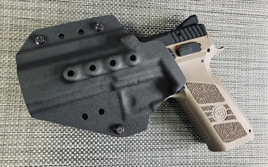 AirsoftUltima's tweet photo. 新商品ラッシュです！
両利き対応ホルスターシリーズ Ambi-CoreのP-09用を発売いたします！
主にCorbon8 P-09で使用されると思いますが、最新ロットのハイサイト仕様でも問題なく利用できます！
こちらもお値段7000円～のお求めやすい価格でご用意いたします！
ご質問、注文はお気軽にDMまで！ https://t.co/khdyEhfc5R