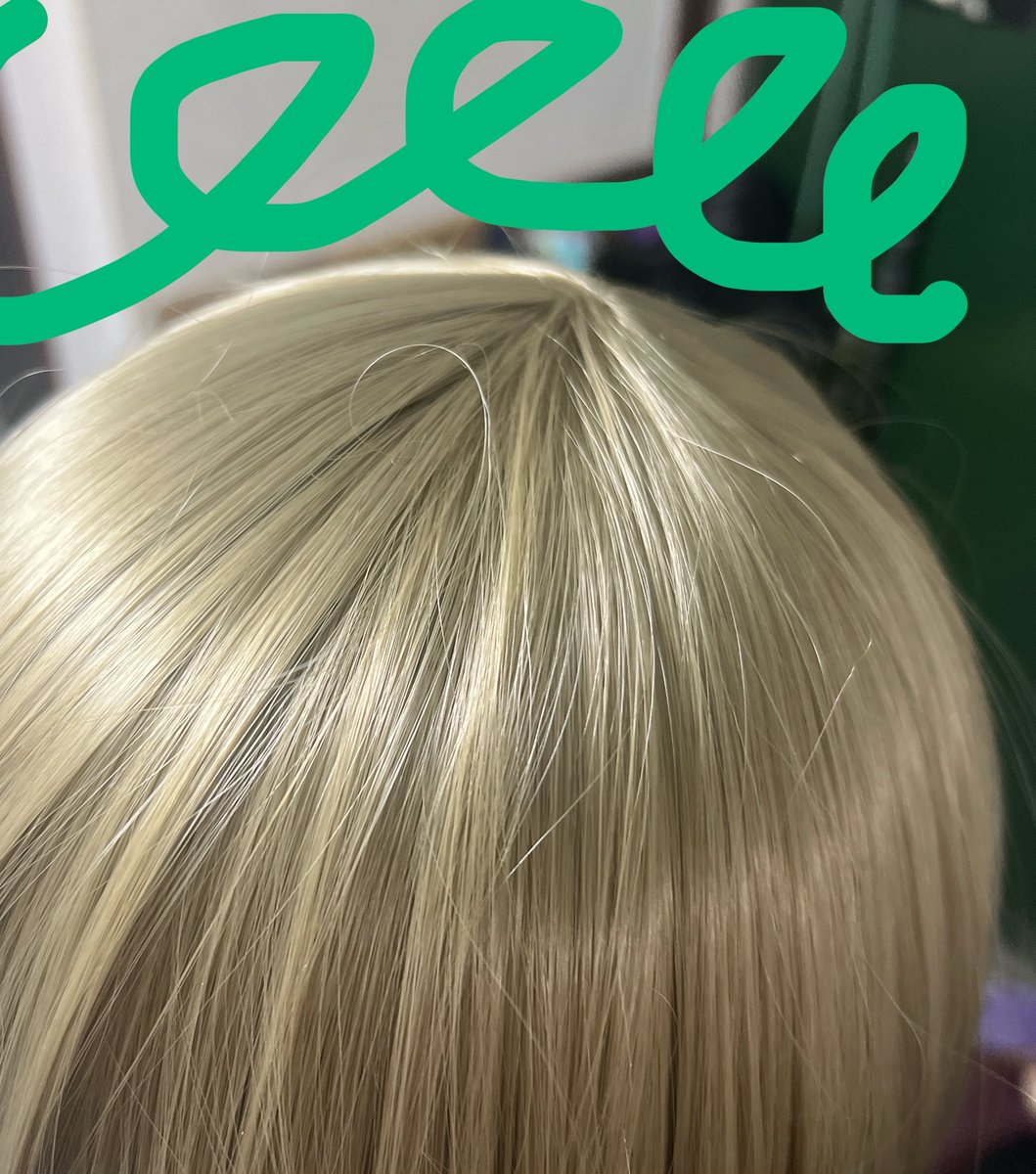 155cmまで伸びるウィッグスタンド買ってよかったなと思った事
・セットカットが立ちながらできてやりやすい
・ロングウィッグだと尚更やりやすい
・キャラの頭頂部を見下ろす幻覚体験できて最高

私は今直哉のつむじを吸ってます🫶🏻