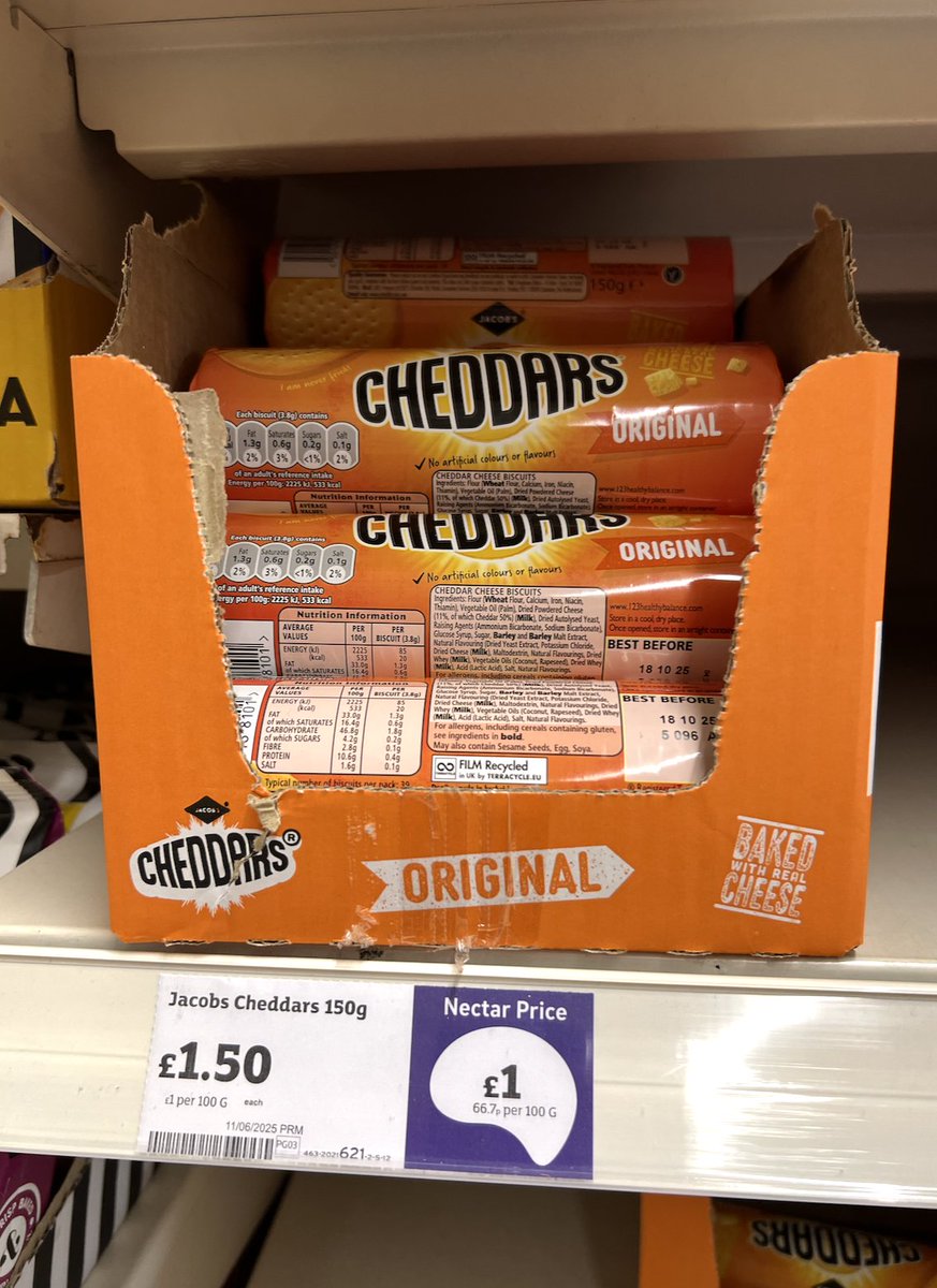 Kodeks yazanlara bir bilgi geçeyim: İngiltere'de peynir aromalı bisküvi yapmak ya da binde 1 peynir tozu koyup üretim yapmak yasak değil.
Bunu yapan firmalar da var. Fakat orada bunu yapan firmaların nasıl bir itibarsızlık yaşadığını, satış yapamadığını bu kişi çok iyi biliyor.