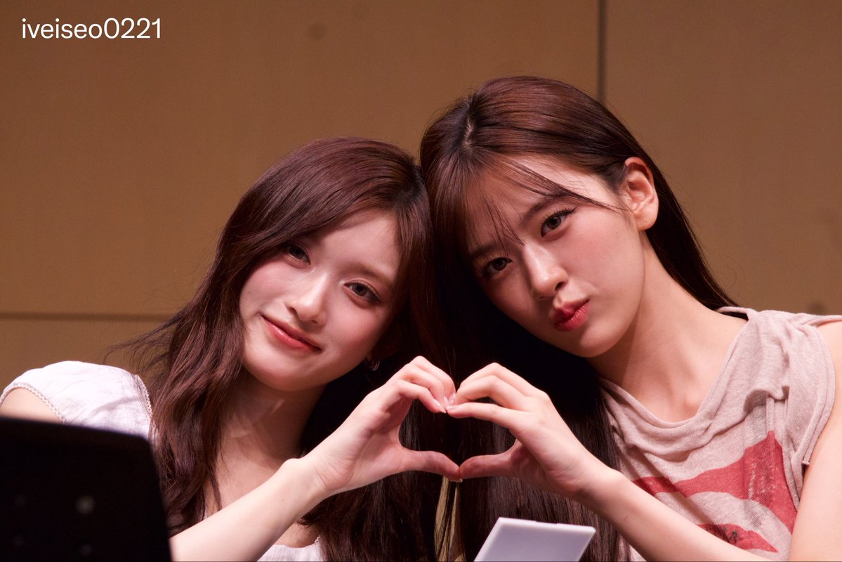 iveiseo0221's tweet image. 260412 IVE全員サイン会 大阪

🐯🐶 

#IVE #HEHEZ #LEESEO #ANYUJIN #아이브 #이서 #안유진 #혜혜즈 @ive_twt