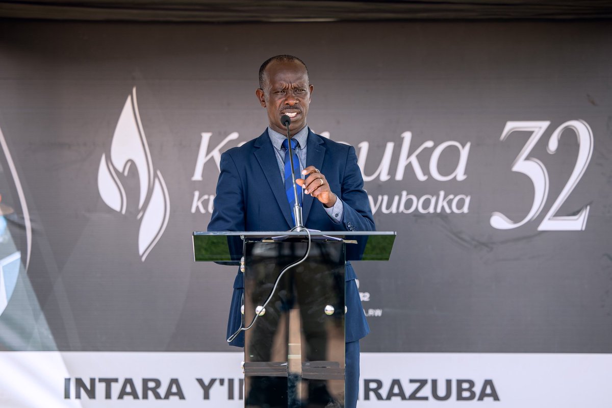 KayonzaDistrict's tweet photo. Minisitiri w’Ubutegetsi bw’Igihugu, Habimana Dominique, Guverineri Rubingisa Pudence, Intumwa za rubanda, Ubuyobozi bw’Akarere, Inzego z’Umutekano n'abandi bayobozi mu bifatanyije n'imiryango y'abarokotse Jenoside n'abaturage muri rusange muri iki gikorwa.
#Kwibuka32 https://t.co/SQl8y7g3ZY