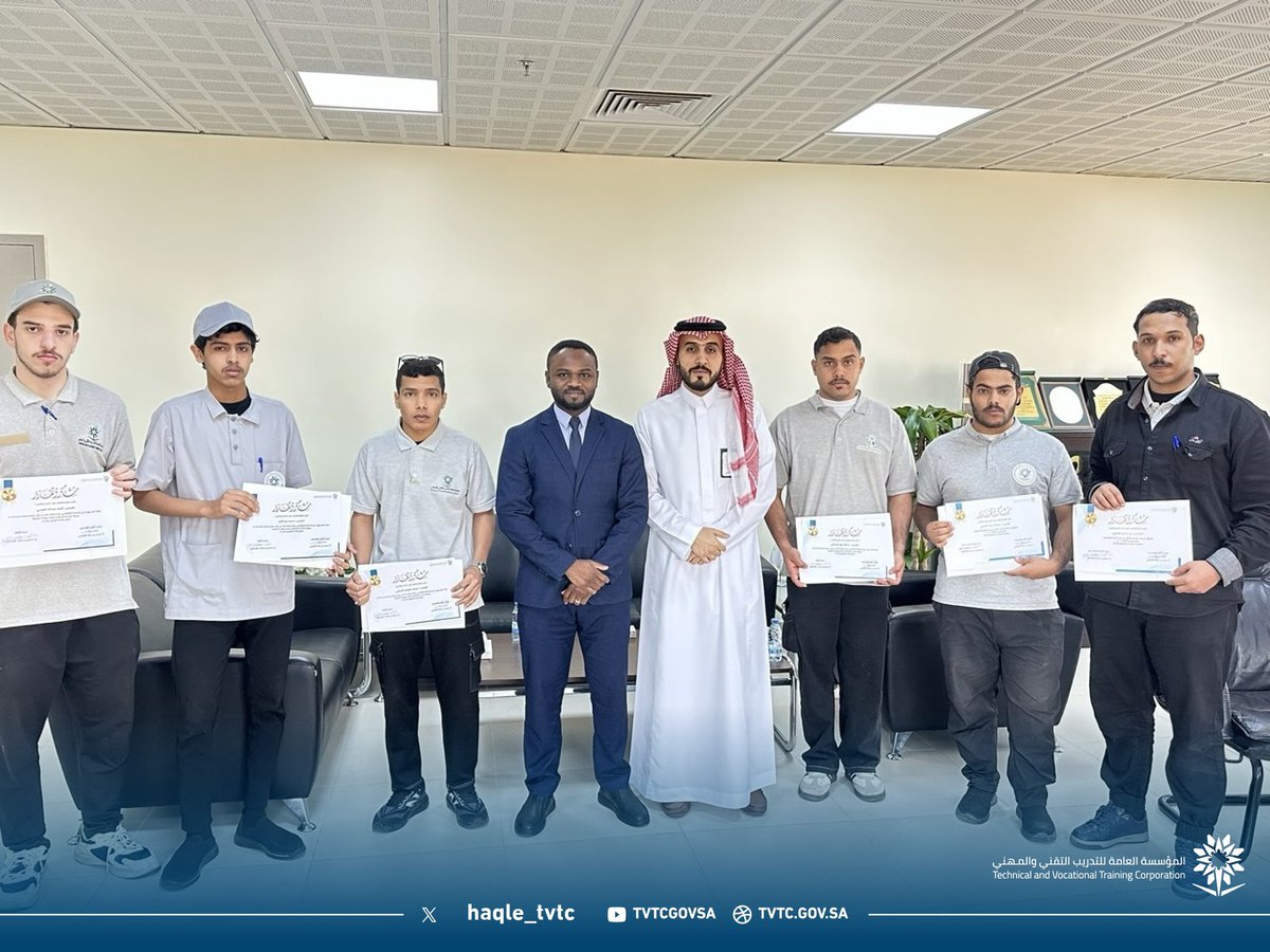 تكريم | 🏅

كرّم عميد الكلية التقنية بحقل م. سمير هوساوي المتدربين المتطوعين في مبادرة #إفطار_صائم خلال شهر رمضان 1447هـ، تقديرًا لمشاركتهم الفعّالة، كما شمل التكريم المتدربين المثاليين لشهر مارس 2026م نظير تميزهم وتفوقهم في مسيرتهم التدريبية.

#التدريب_التقني