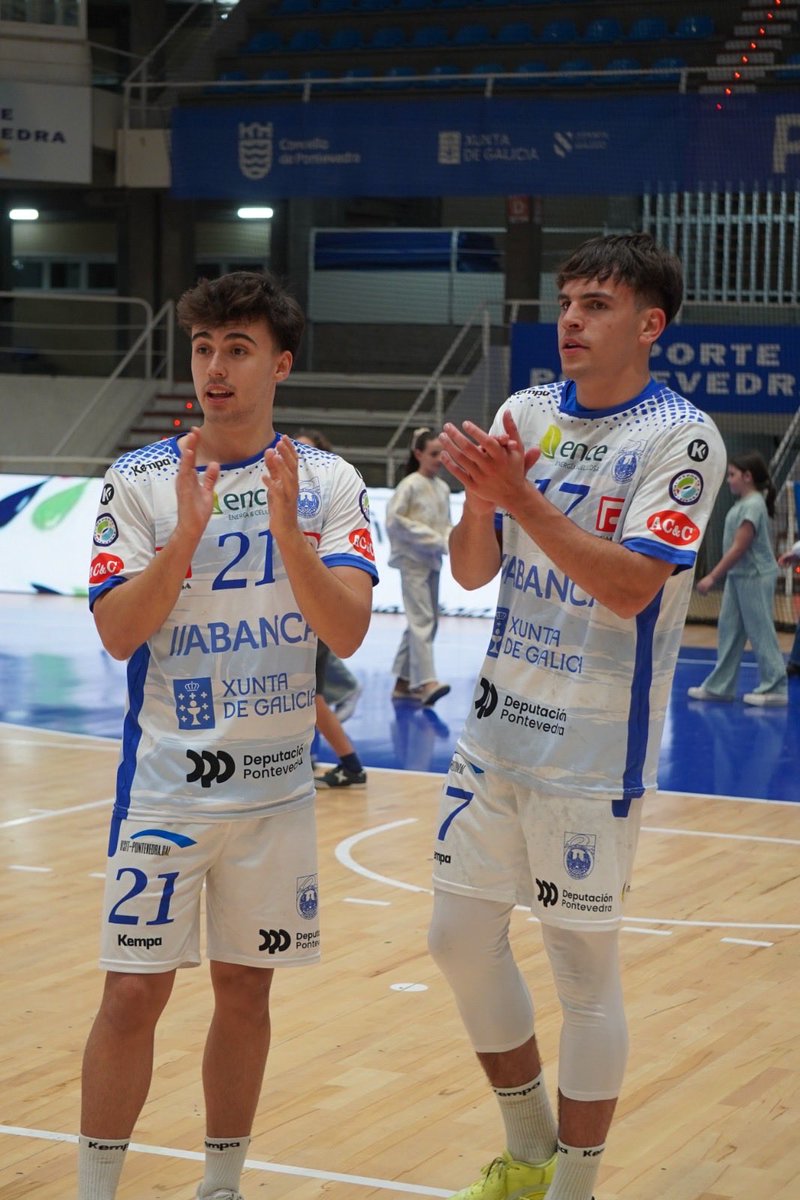 ClubCisneBalonm's tweet photo. 🤘🦢
#VamosCisne | #DHPM | @RFEBalonmano https://t.co/FeCjz19J7V
