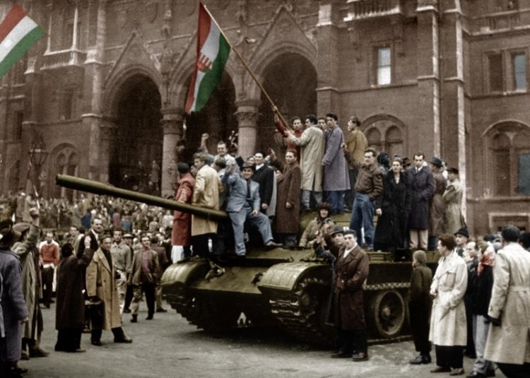 zemantomas's tweet photo. 🇭🇺 Hungary is Europe

No matter how the elections turn out, we stand with you, Hungarian democrats, friends. Defeating the Russian hydra isn't easy. 🤞 

Veletek vagyunk! ✌️ https://t.co/yhASnVCem8