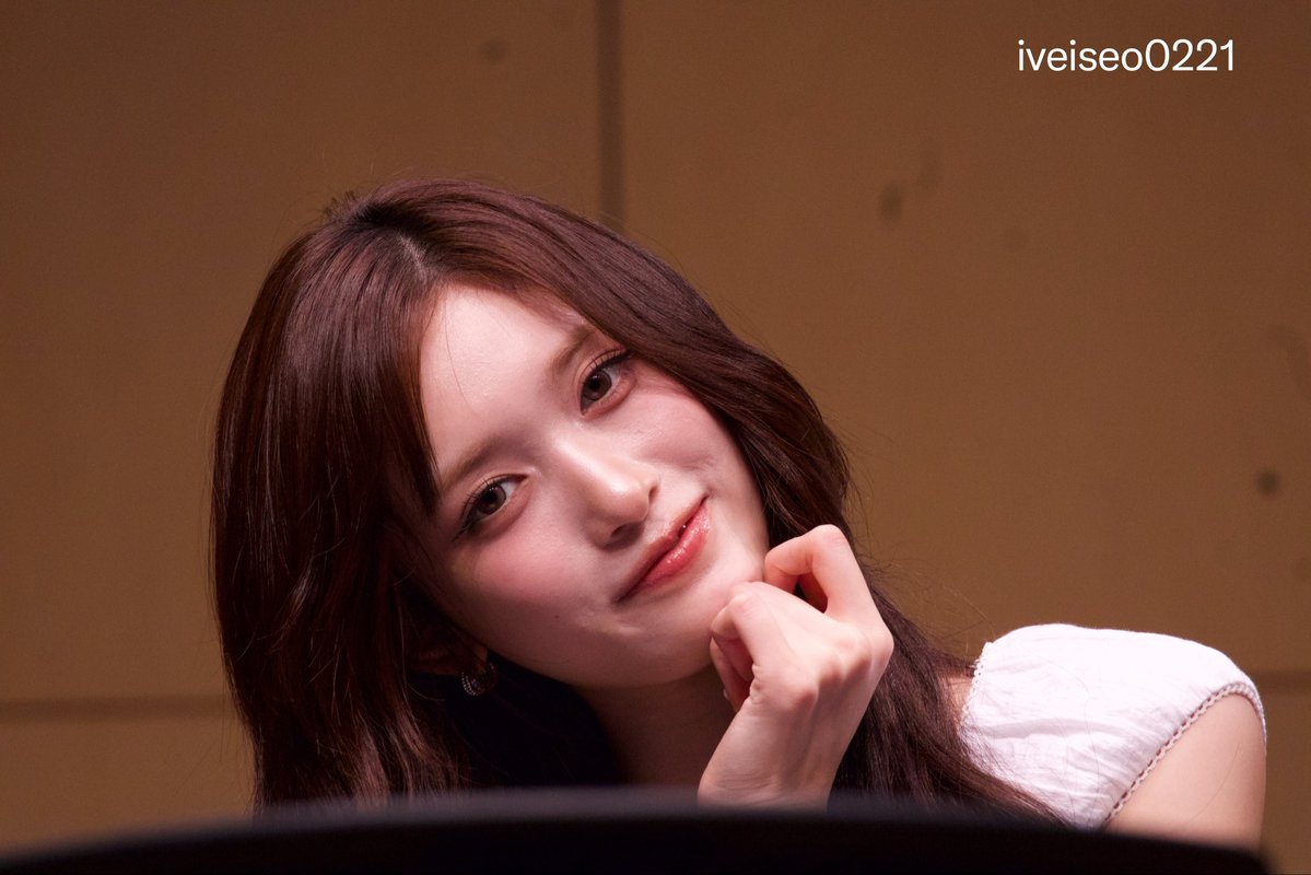 iveiseo0221's tweet image. 260412 IVE全員サイン会 大阪

🐯👌🏻

#IVE #LEESEO #아이브 #이서 @ive_twt