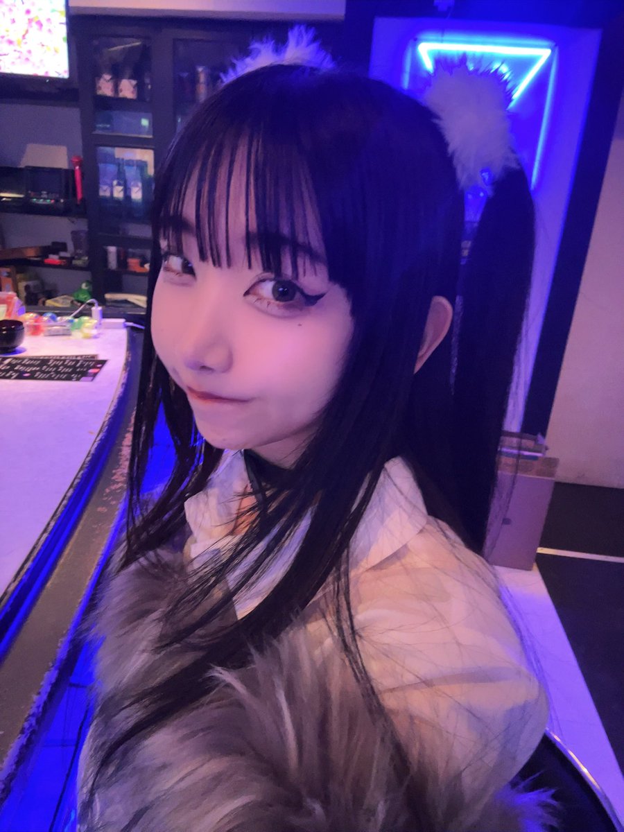 BarAries_'s tweet photo. こんばんは☪︎
ほぼ寝れなくて酒が抜けていないことりです

日曜日いかがお過ごしでしょうか？
私は普段二日酔いで15時間寝るのですが、なんと‼️今日は‼️

21時からお店開けます⸜❤︎⸝‍⸜❤︎⸝‍
お待ちしております🐊⸜❤︎⸝‍ https://t.co/xmjB4AzVVl