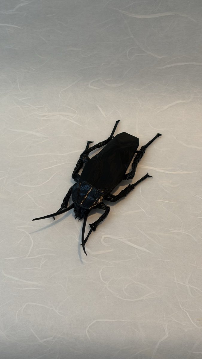 eichi_origami's tweet photo. Cockroach
Designed and folded by me 
Mar. 24, 2026
I finished it by coloring it black.

ゴキブリ
自身の創作
雁皮紙で折ったあと、黒く塗って仕上げました。

#origami #折り紙 
#cockroach #ゴキブリ https://t.co/LDR5al5peS