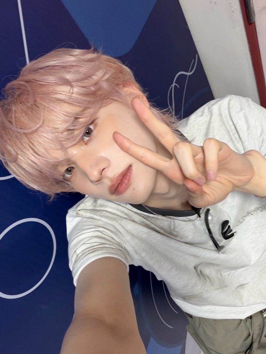 아 이런거 좋은데 딸기오빠 간식 냠냠♡♡ 

#신유 #SHINYU