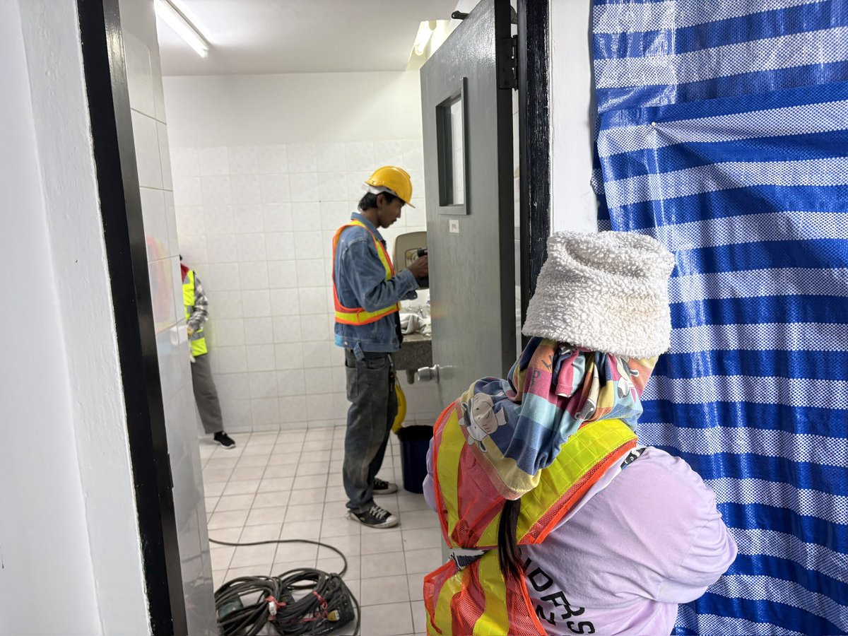 MADTH12's tweet photo. 今日は、ラヨーンの工場内で、周回道路の補修とトイレのリニューアル工事がスタート。
予定通り作業員が来て一安心。
道路の補修は16日にコンクリートを打設予定。
トイレは、ソンクラーン期間中に大きな音の出る工事を終わらせてる予定。 https://t.co/DLhnVeMema