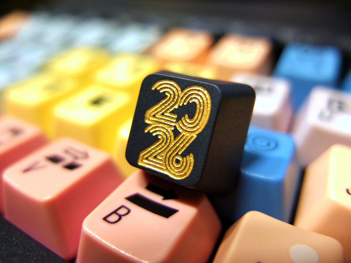 Ruseupi's tweet photo. 2026年記念キーキャップ
Keyboard: STRONG MAN SMK-85E
Switch: Alps Black Slider (Tactile)
Keycap: Apple Extended Keyboard II (AVID)
#KEEB_PD #KEEB_PD_R297 https://t.co/N3taom8oYd