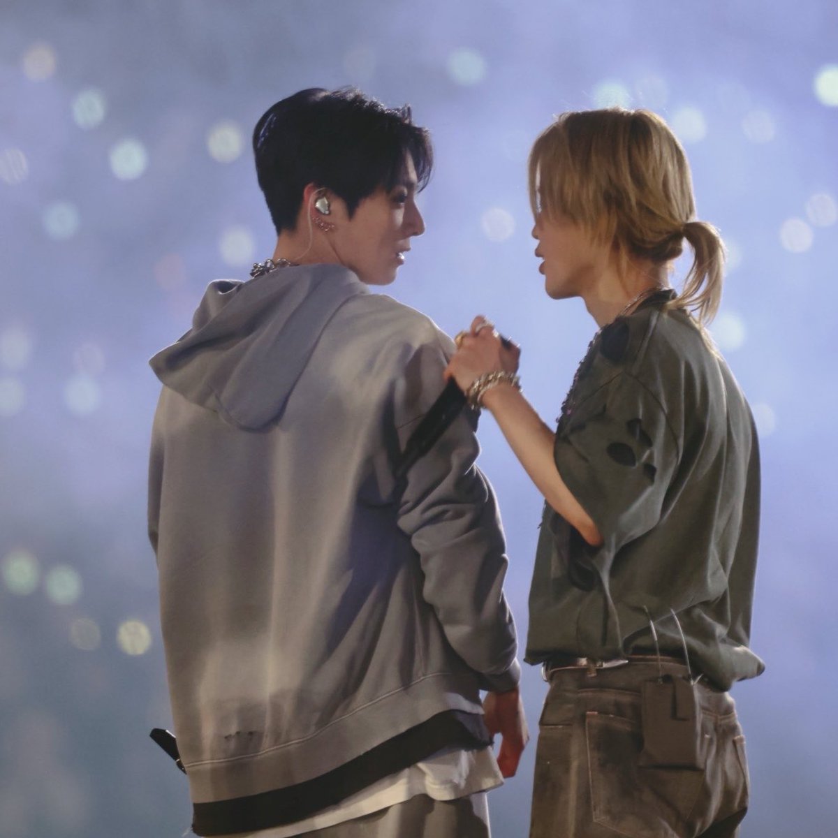 hourly jikook concerts tweet media