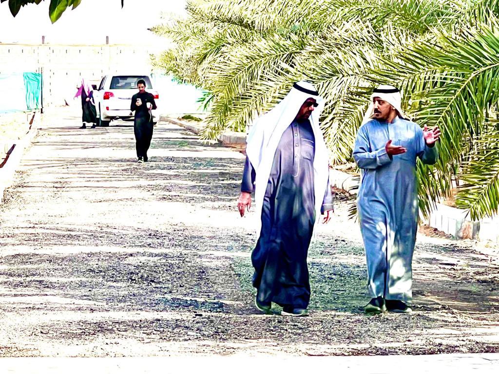 hmwashali's tweet photo. اللهم اغفر له وارحمه، واغفر لوالدنا رشيد العوين.

كان والدنا رشيد من أصدقاء الوالد المقرّبين، وصديق طفولته، بل كان بمنزلة الوالد. عرفته بتواضعه الجمّ، وكنت أتعلم منه كثيرًا، ومن عظيم تواضعه أنه كان يسألني وكأنه يتعلم، وهو صاحب الفضل، والمبادر، والحق له.

نحزن لفقده، ولا نقول إلا ما يرضي ربنا: إنا لله وإنا إليه راجعون.
اللهم اغفر له وارحمه، وأكرم نزله، ووسّع مدخله، واغسله بالماء والثلج والبرد، ونقّه من الذنوب والخطايا كما يُنقّى الثوب الأبيض من الدنس.
اللهم أحسن عزاء أهله، واجبر كسرهم، وارزقهم الصبر والسلوان،
والحمد لله على كل حال.