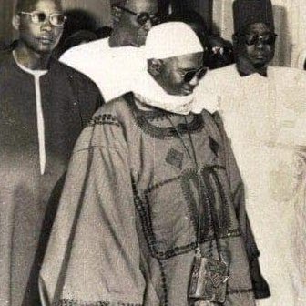 S_Naawel's tweet photo. “Seex Abdu lahad karaama Sëriñ Tuubaa la te neewoon naa bu yàgg ne bés pénc ba dufa yées kénn ”

Seex Muhammadul Muntaqaa 🤍 https://t.co/Ah5RpKTSXy