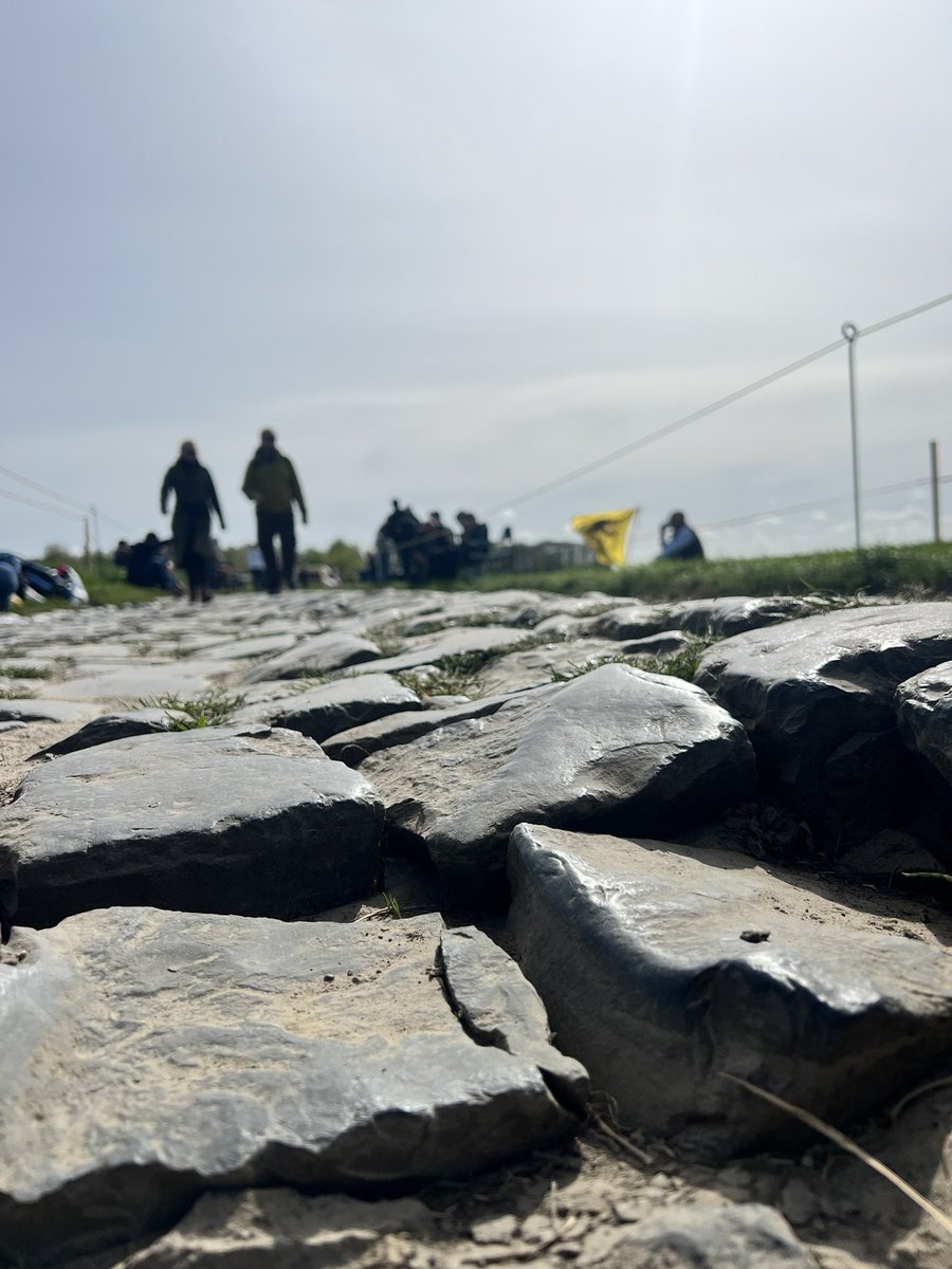 baroud_dhonneur's tweet photo. On se rend pas compte de la dinguerie #ParisRoubaix https://t.co/ru0lCjXQGa