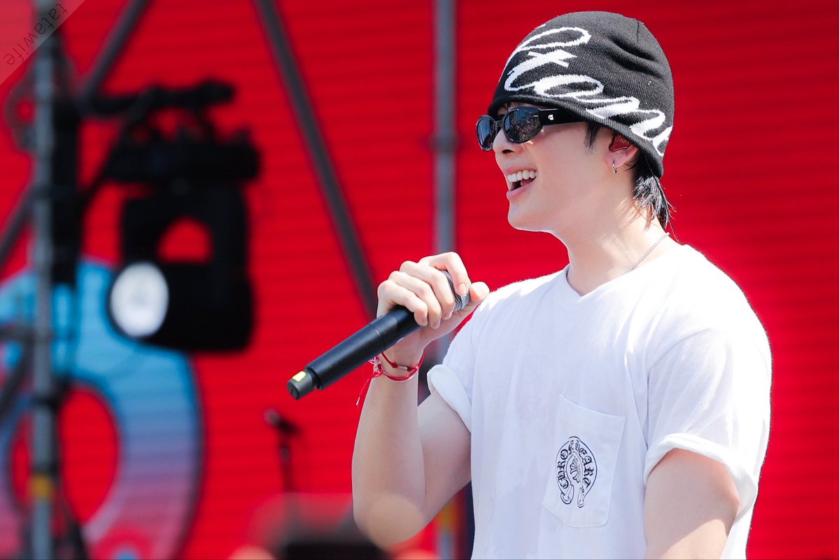 KarlTatawife's tweet image. เห็นแดดแล้วโวยวาย 
เห็นผู้ชายแล้วร่าเริง 
#SuperFluid2026 
#santapp @Ppsanta