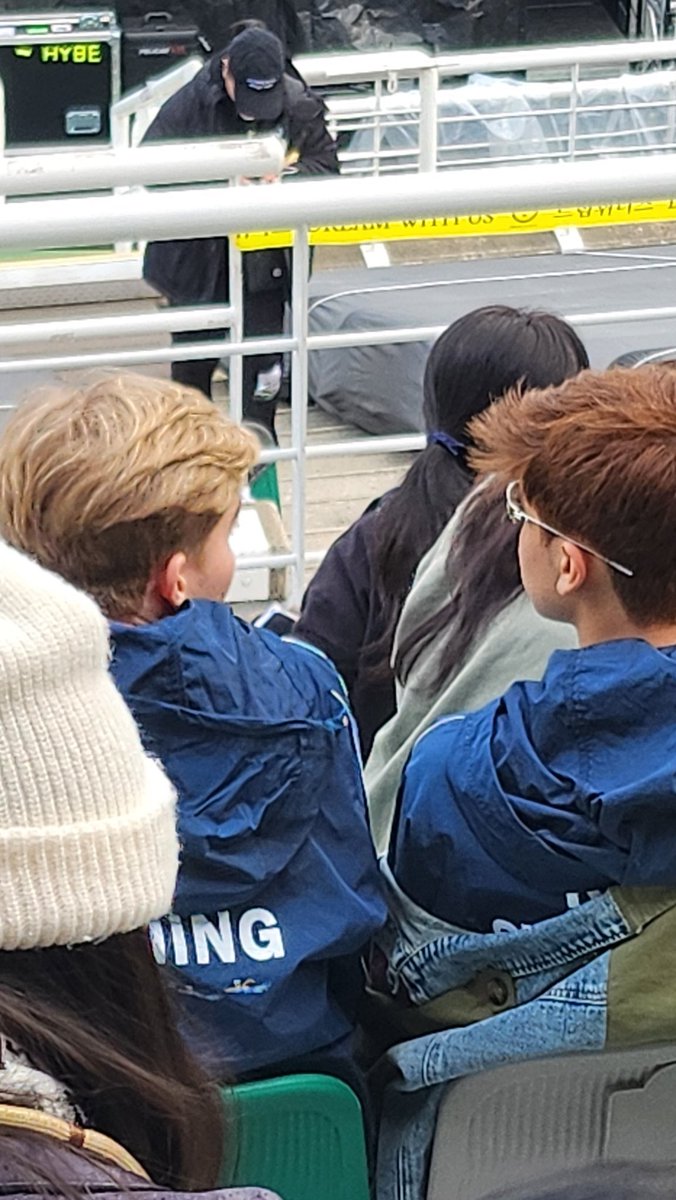 kx2mamaV Into The Sun tweet media