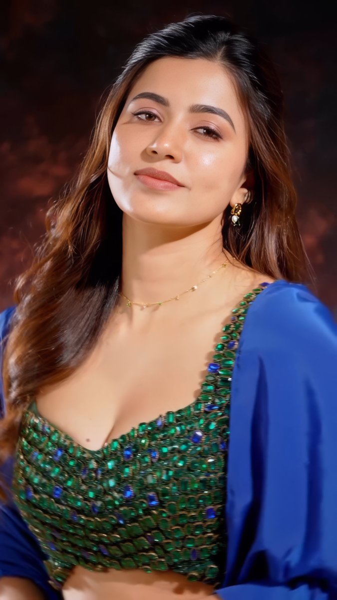 RightMan_1's tweet photo. She Is Beautiful And Underrated Mallu Actress... https://t.co/Gl4yRKkfgz