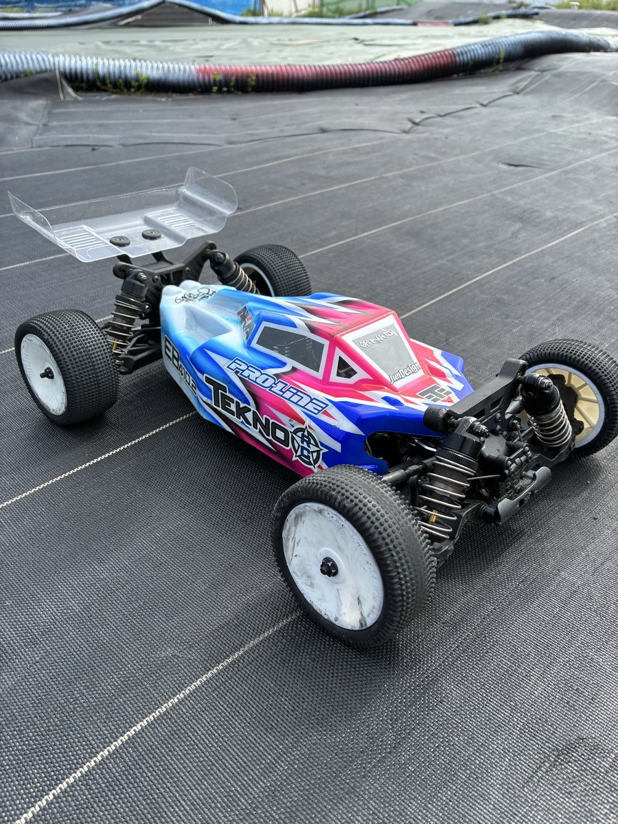 LX5OI3tw1POM0l1's tweet image. 今日は福岡に用事があり、ついでにラジコン三昧🤣

佐賀の三日月オフロードラジコンパークにて、久しぶりにハイエンドバギーにダートコースにてニンジャ、シェイクダウンやらいろいろ走れせて、からの！

スーパーラジコン博多にて買い出し&amp;amp;ドリラジ💨
#rccars
#三日月オフロードRCパーク