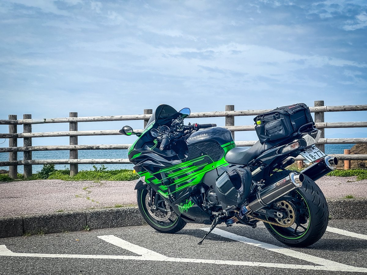 mkboy1's tweet photo. 今日は南房総へ🏍️
なかなか仕事が落ち着かず2週間ぶりのツーリング💨💨
#館山
#kawasaki 
#ZX14R
 #バイク https://t.co/mBdjOwWhbZ