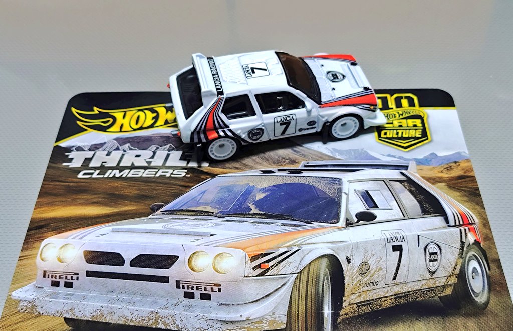 ホットウィール カーカルチャー スリル クライマーズ の ランチア デルタ S4 です。初代モデルがベース(ほとんど別もの)でグループBに参戦したコンペティツィオーネ仕様。ボディカラーはホワイトに独特のラインが入ったマルティーニ風リバリー。
＃ホットウィール