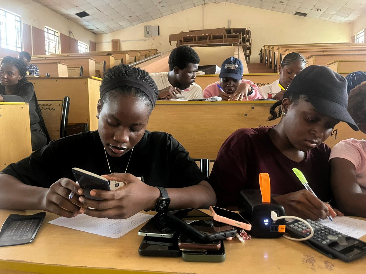 TFIS_UNN's tweet photo. Snapshots from our last meeting! We saw ASI move up to 203k+. The TFIS Quiz began in earnest and each division answeed questions spanning from Financial Math to Market Trend. Human Capital Division won the quiz, closely followed by the Accounting &amp; Corporate Finance Divisions. https://t.co/auVi0HV8pZ