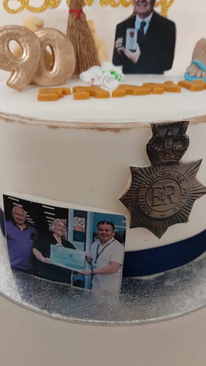 FoodAWARE's tweet image. Happy Sunday folks!

Was a real pleasure for our ‘resident cake maker’ and loyal volunteer Hazel to make a fab personalised birthday for the legendary ‘President of Mexborough’ &amp;amp; community stalwart Frank Knapton MBE who turned 90 on Wed 8th April! 🎂🎉🎁🎈❤️🙏

#Caring #Sharing