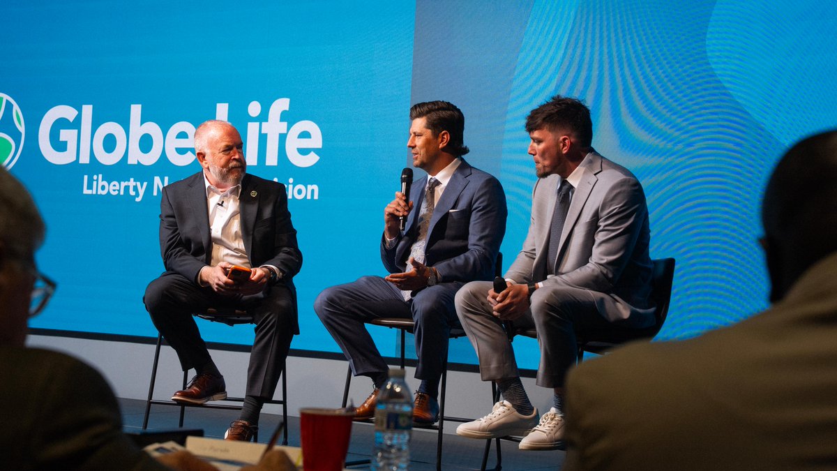 MbaRobson's tweet photo. #GLU301 is off to a great start! We spent the day learning from some of the best in the business, asking questions, and getting valuable insight into what makes a successful leader! We can't wait to see where today takes us! #GlobeLifeStyle https://t.co/BFCQNUEaZC https://t.co/4nDB5ZIHKM