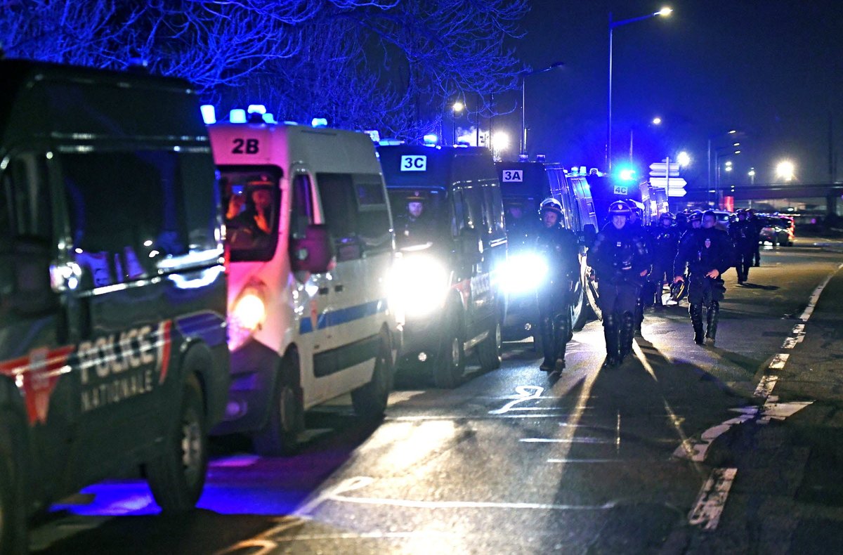 leprogreslyon's tweet image. 🔴Tirs de mortiers d’artifice et tensions : 300 personnes réunies pour une #rave #party sauvage au sud de #Lyon
➡️ l.leprogres.fr/25h