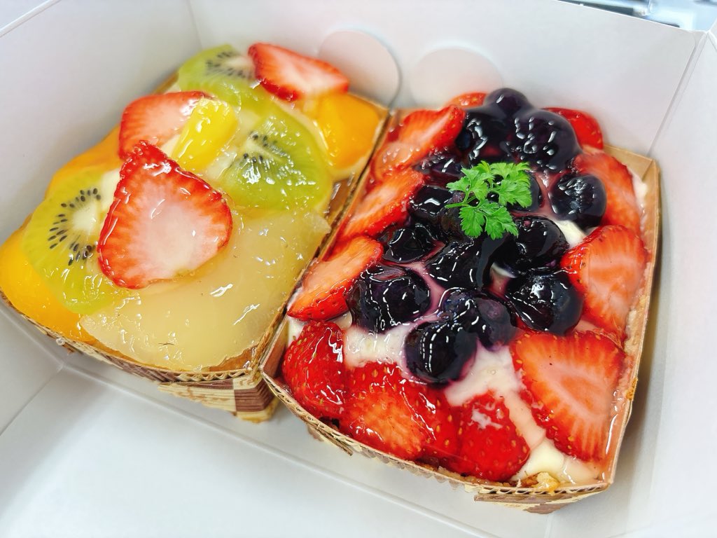 yuka_reptiles's tweet image. #コウレプ 無事終了しました！

今回もたくさんのお立ち寄りやご購入をありがとうございます。
ハタノ宛て含め差し入れも色々頂き、感謝の気持ちでいっぱいです😭✨

個人的には、地元イベントだとバイト時代のお客様と再会できるのが嬉しかったです🥰

次回もよろしくお願いいたします🫶🏻

#CANDLE