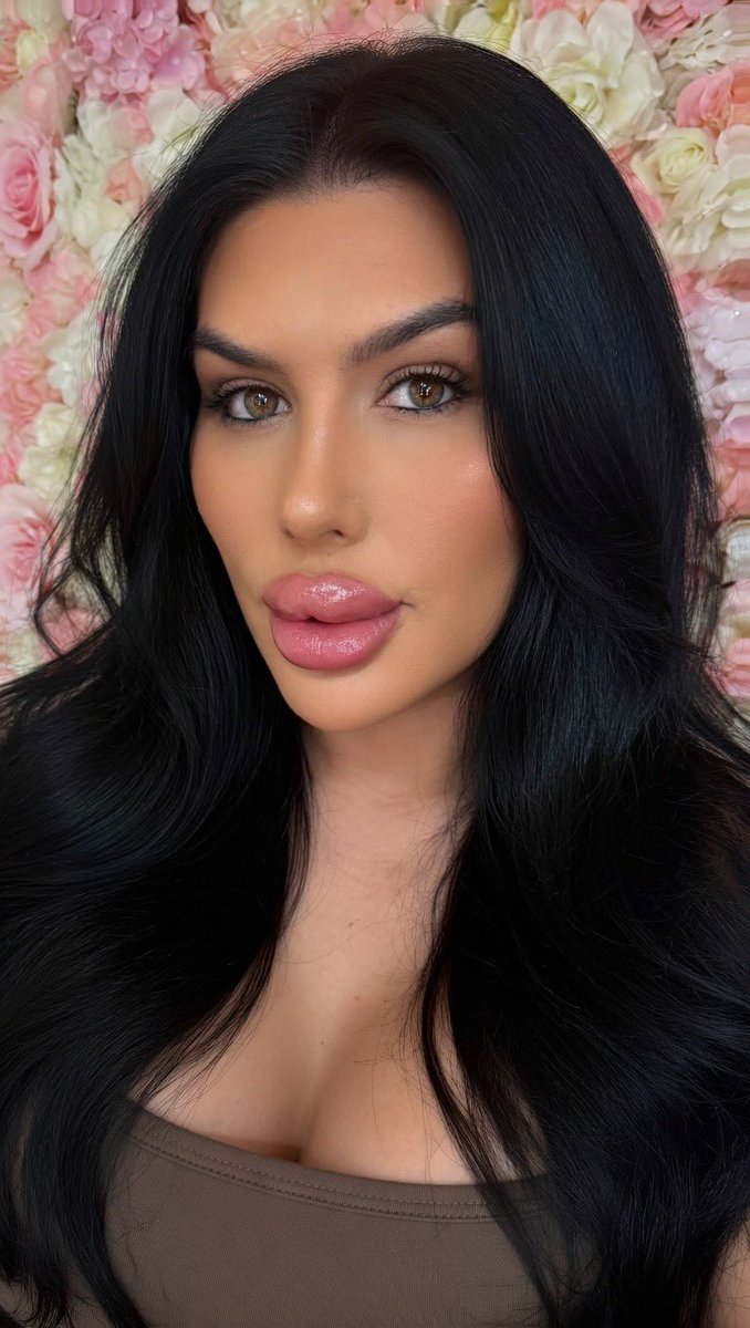 GODDESS SOFIA LIPS 9.9k 🌸 tweet media