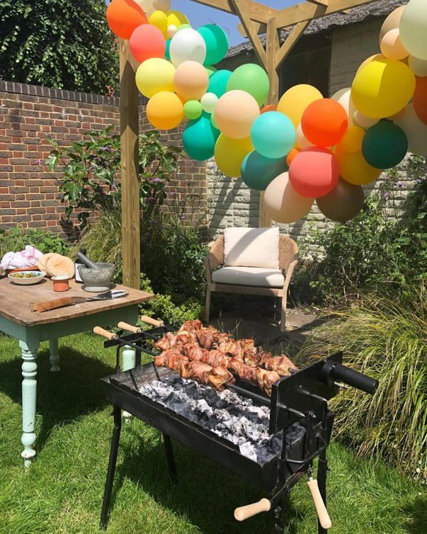 MariosKaratzias's tweet image. Easter Sunday in Cyprus 🇨🇾🔥

Souvla, flaounes &amp;amp; red egg battles 🥚

💥Family time = the best time 💛

#VisitCyprus #Cyprus #HappyEaster

📷 IG georginahayden via @visitcyprus