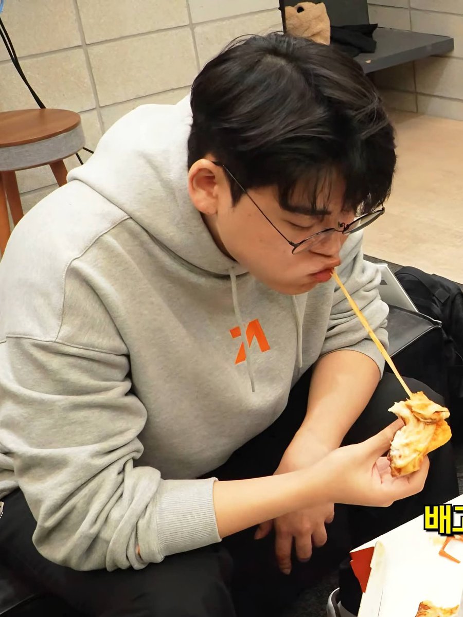 완범⁹⁸ tweet media