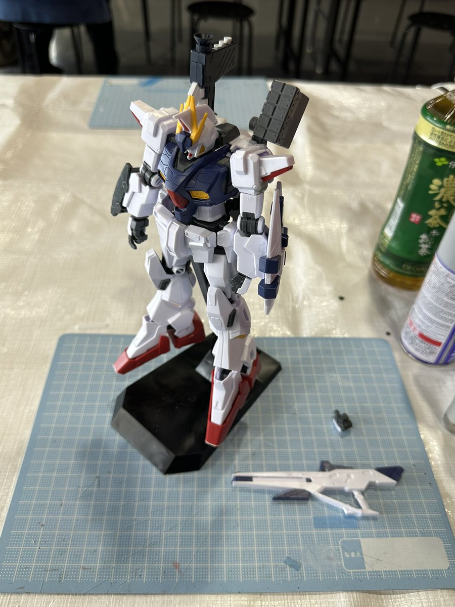 えにやん tweet media